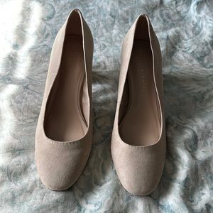 Kelly and Katie KK-LIYA light taupe microsuede size 6.5